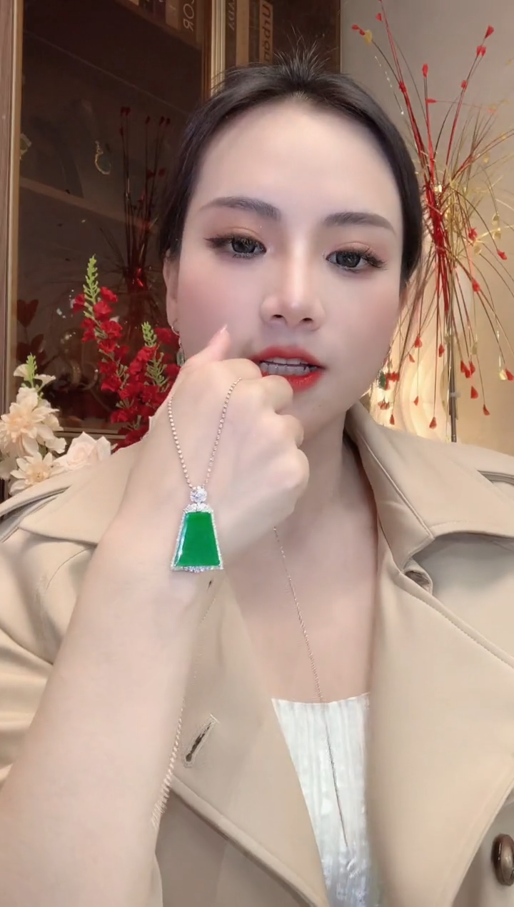 【闪购商品】翡翠吊坠(不含链)18K金镶嵌A22