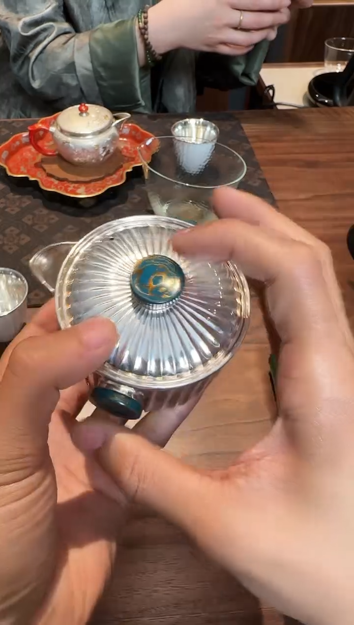 呆坐 菊瓣纹大漆宝瓶壶·蓝金