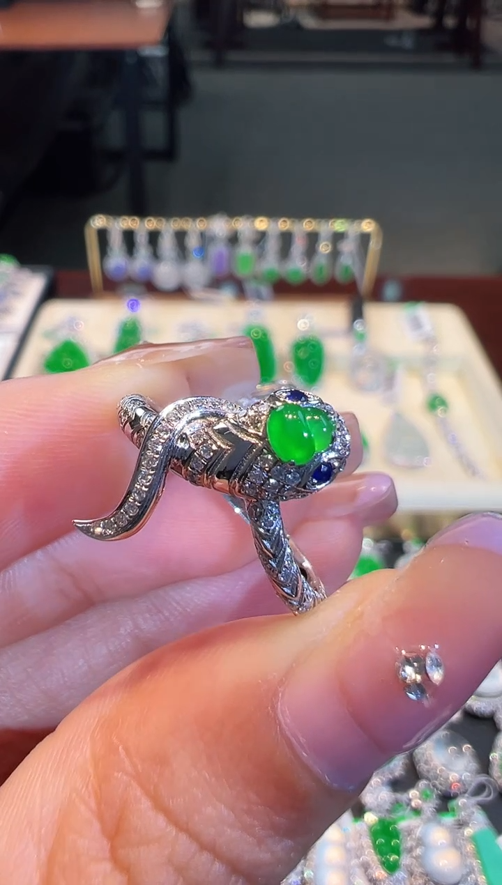 【闪购商品】翡翠戒指18K金镶嵌翡翠