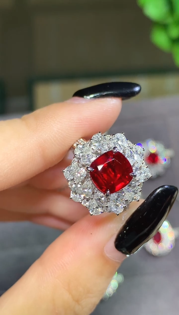 18K金镶嵌戒指红宝石3.01CT