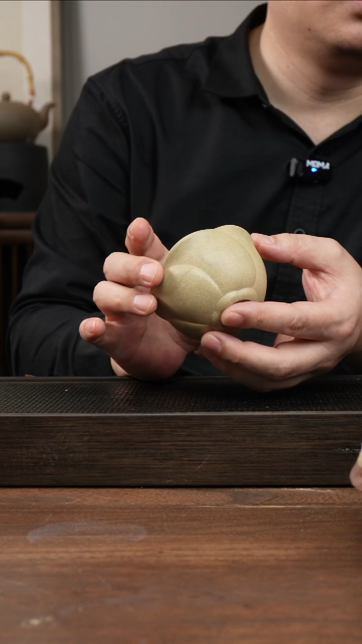 茶杯紫砂本绿花瓣杯 ！    微瑕  