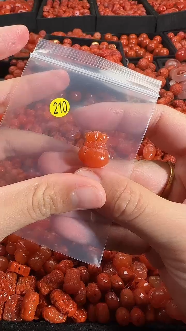 颈饰未镶嵌南红玛瑙1