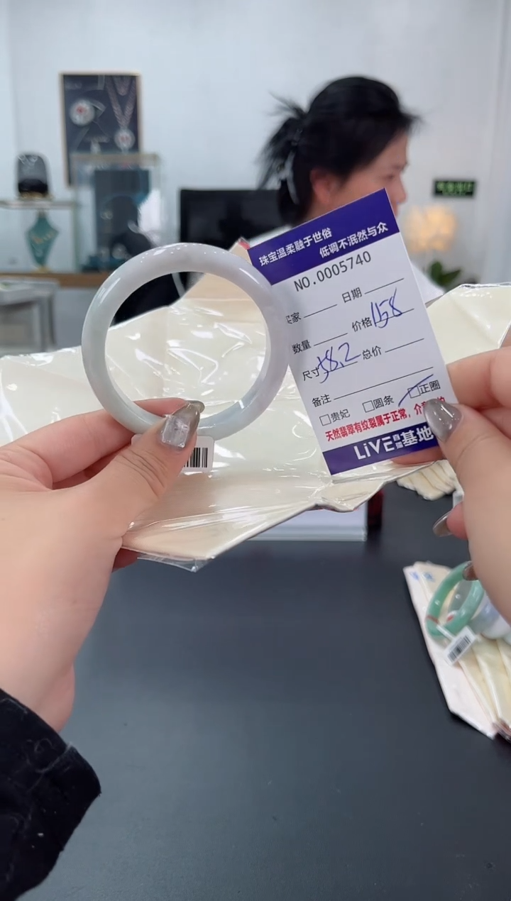 【闪购商品】翡翠手镯未镶嵌天然翡翠A货