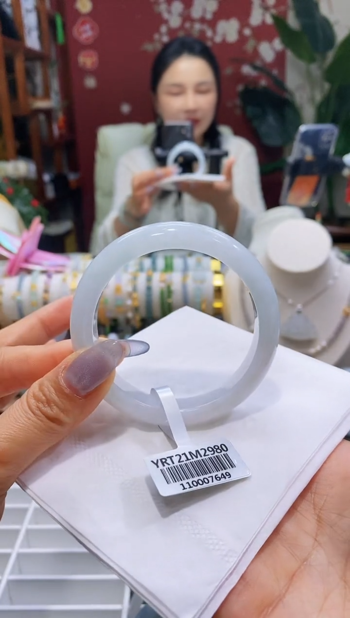 【闪购商品】翡翠手镯未镶嵌104湖水绿56.2粉调12.2*8.1