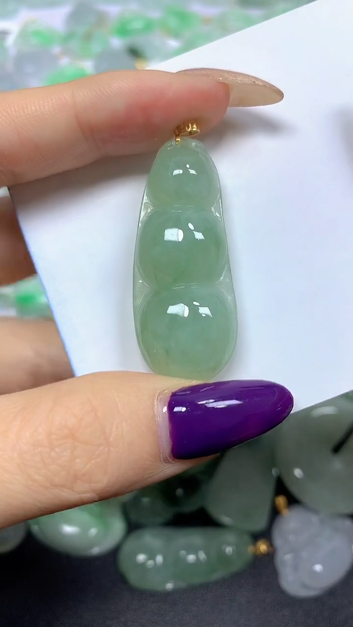 颈饰18K金镶嵌翡翠 