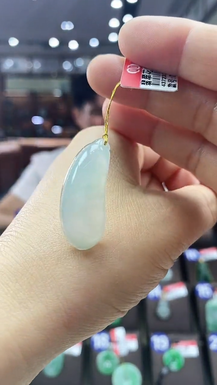 颈饰未镶嵌翡翠福瓜 