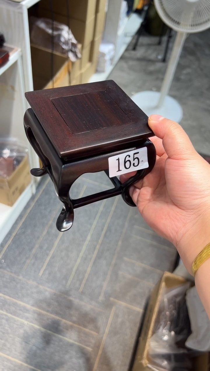如**生大叶紫檀工艺品底座