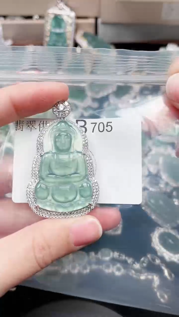 【闪购商品】翡翠颈饰未镶嵌705赠皮绳