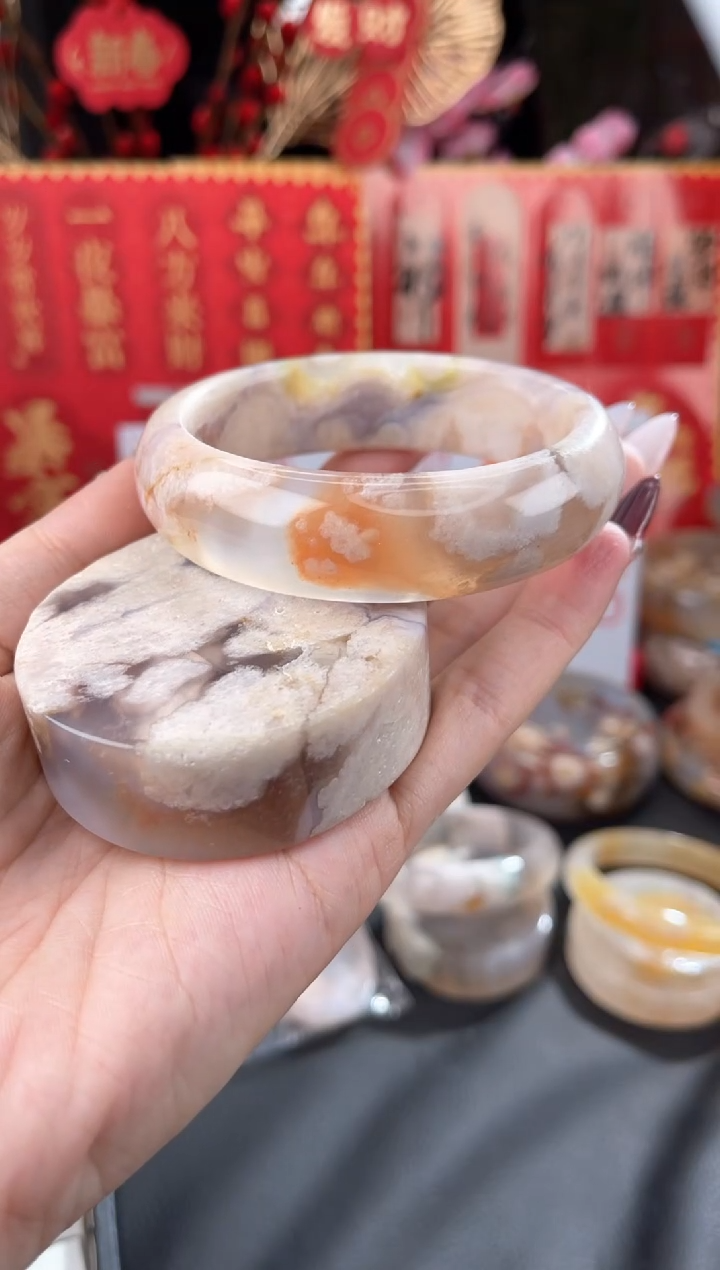 【闪购商品】石英质玉手镯未镶嵌59