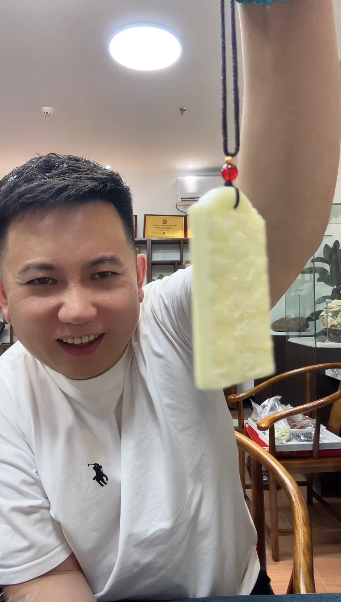 颈饰未镶嵌石英质玉财神