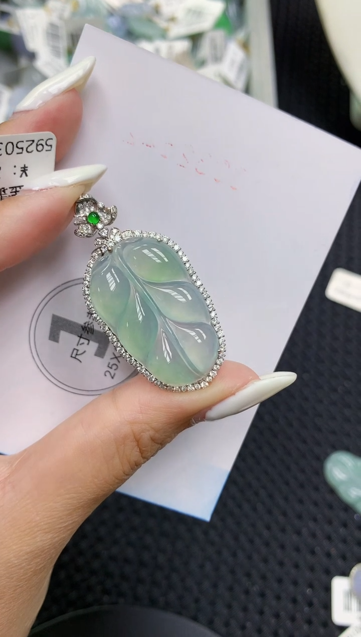 颈饰18K金镶嵌翡翠11111111111