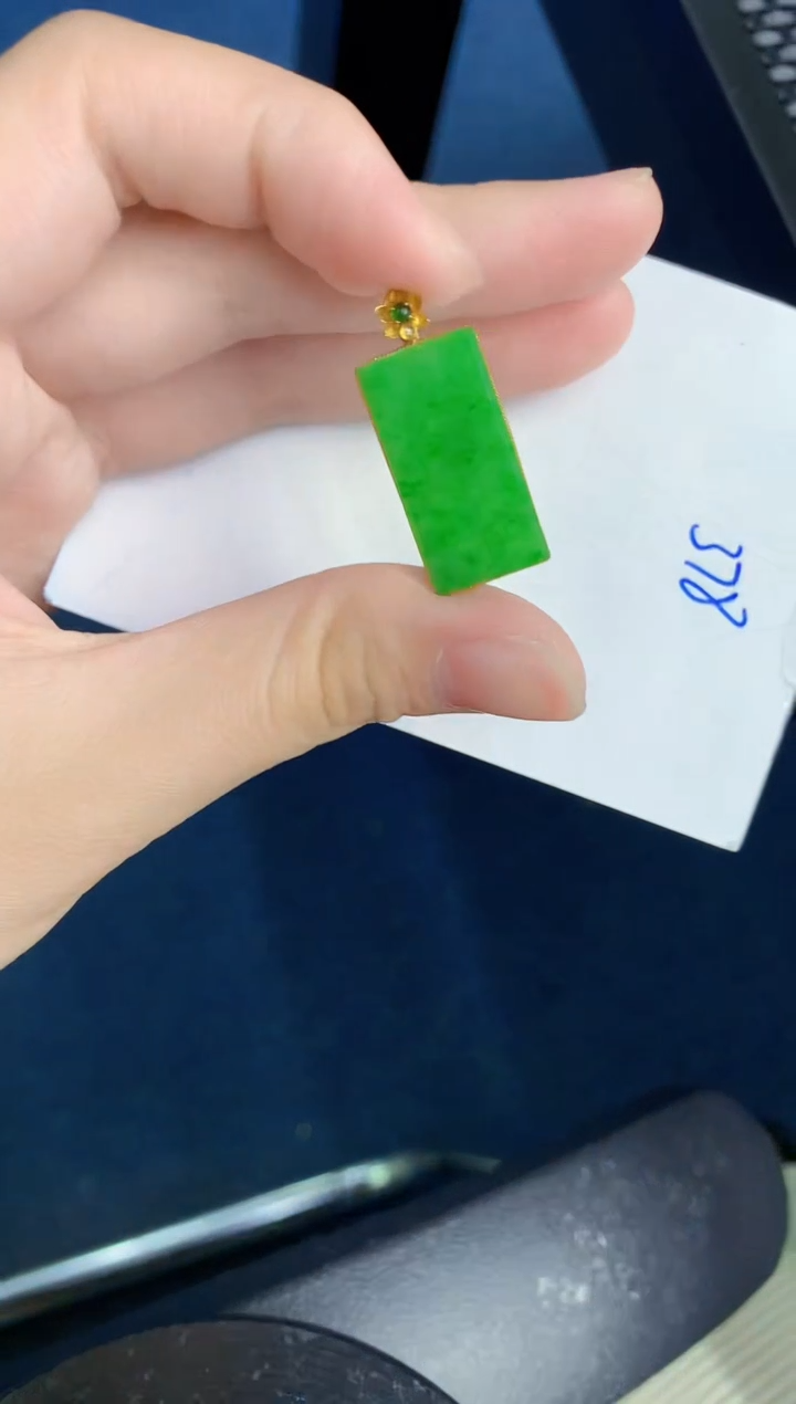 【闪购商品】翡翠颈饰18K金镶嵌0000000000