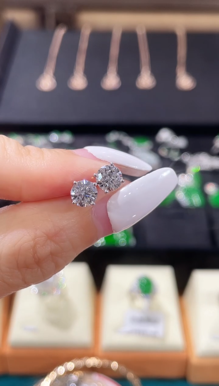 【闪购商品】合成钻石耳饰18K金镶嵌耳钉