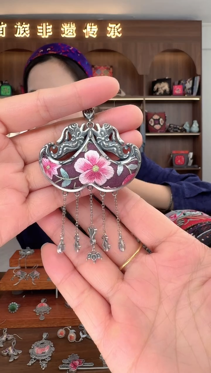 【闪购商品】织绣扶光苗绣传承66