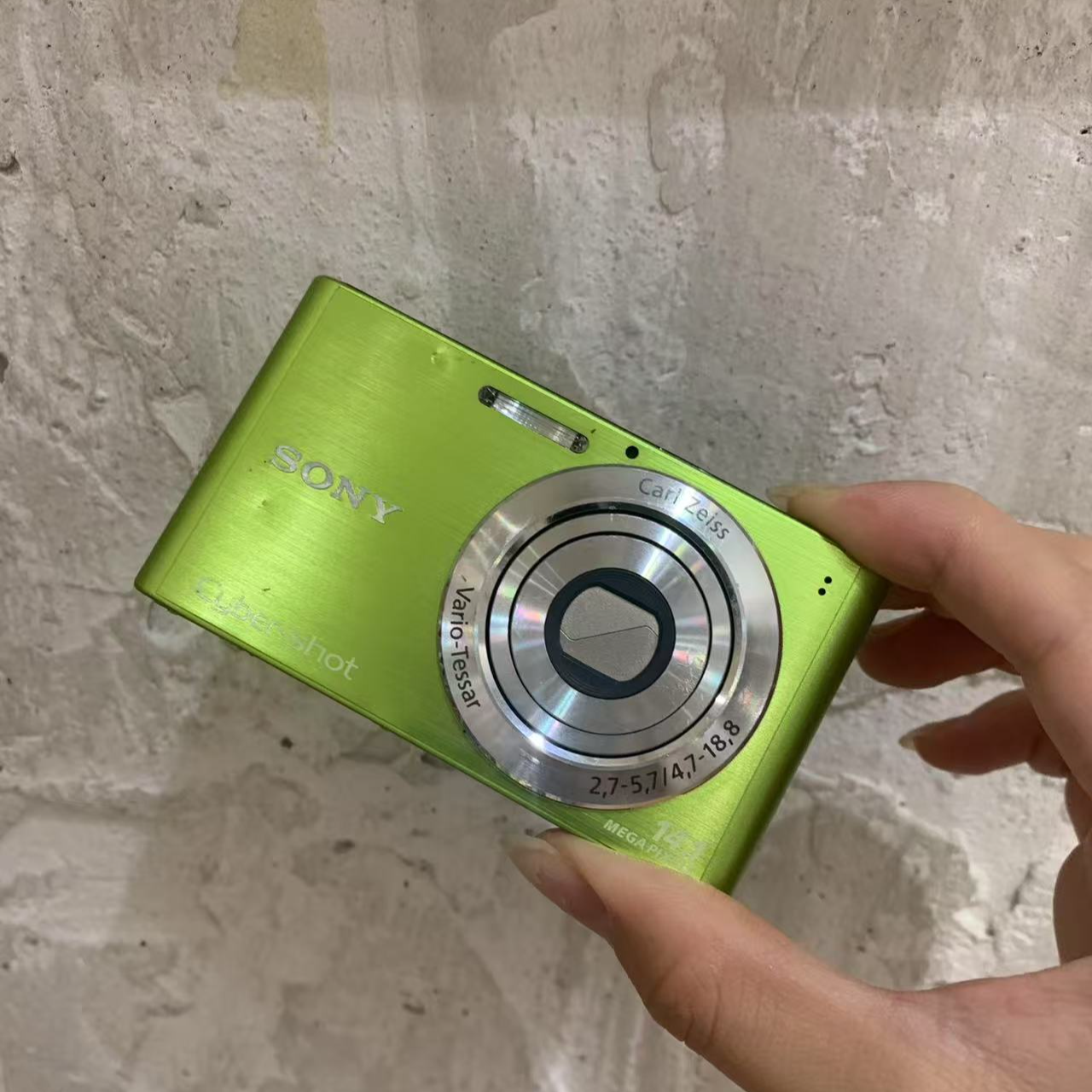 9新 Sony/索尼 w320  冷白皮 牛油果绿