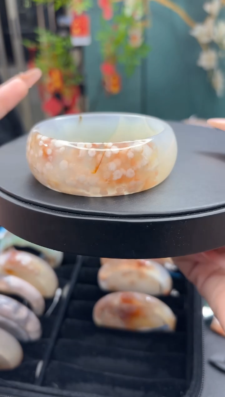 【闪购商品】石英质玉手镯未镶嵌666（62圈）