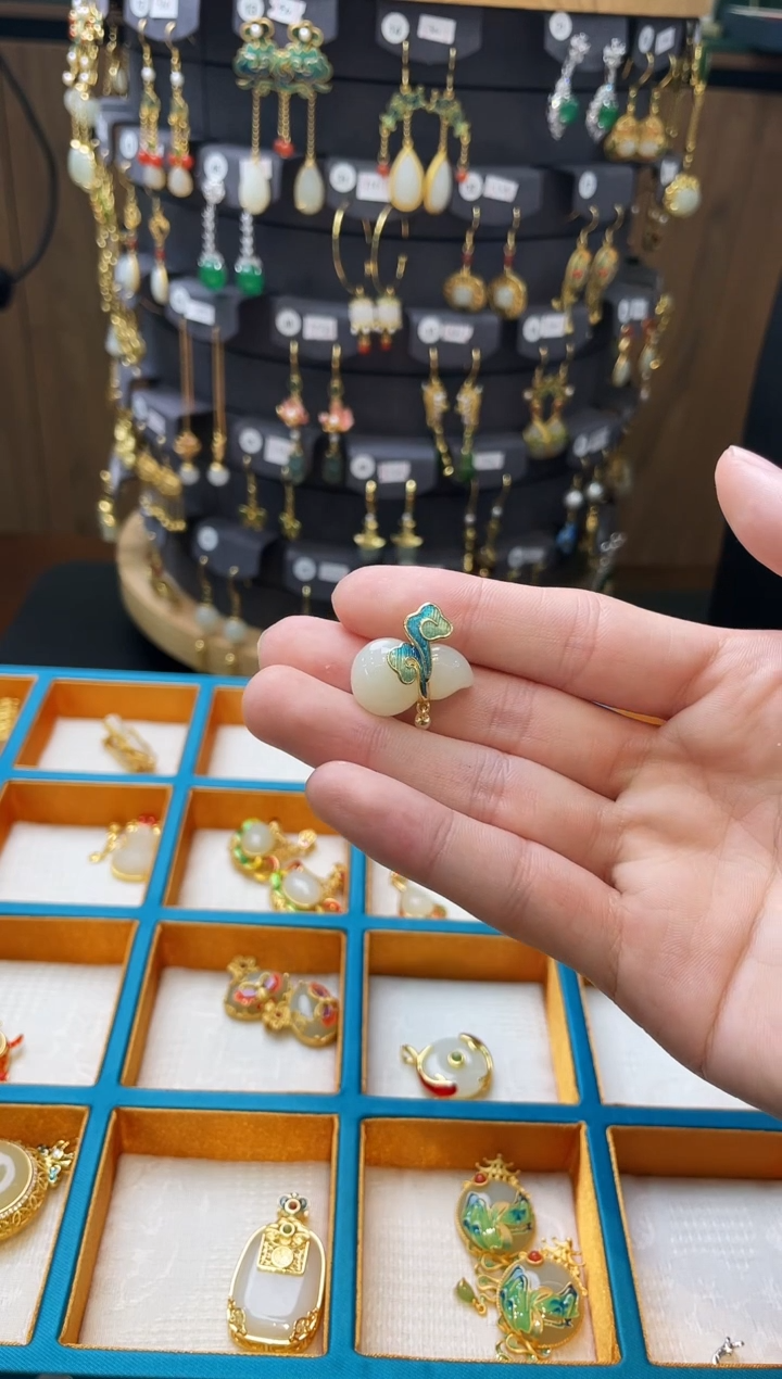 【闪购商品】和田玉吊坠银S925镀金镶嵌葫芦