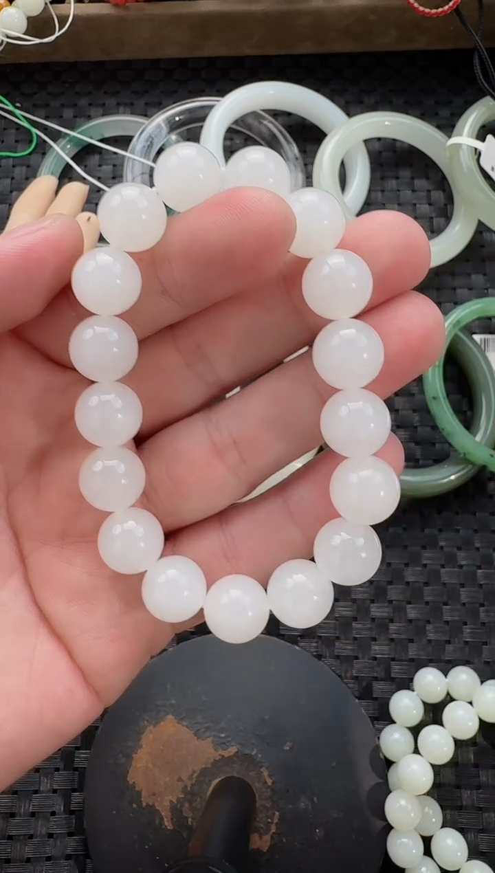 颈饰未镶嵌和田玉12手串