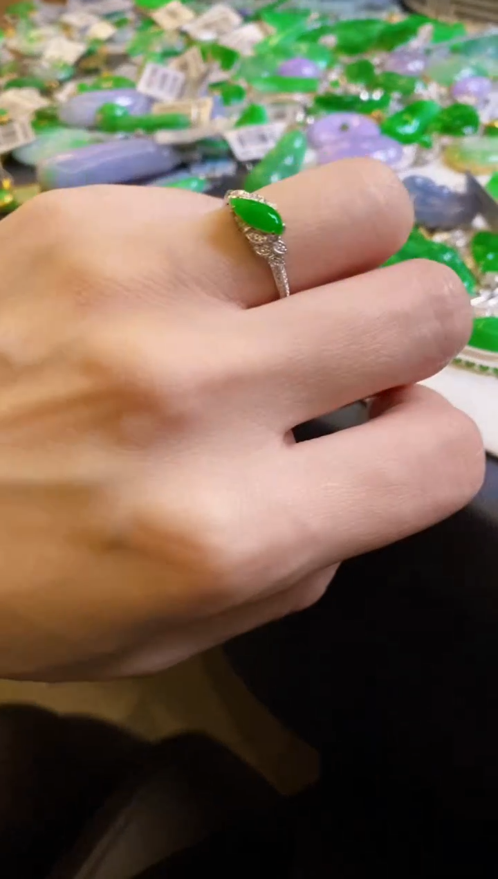 【闪购商品】翡翠颈饰18K金镶嵌戒指