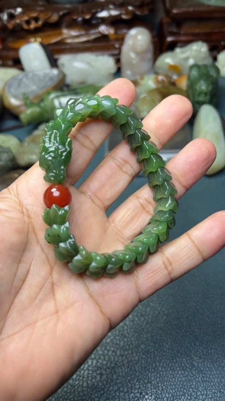 未镶嵌和田玉把件-