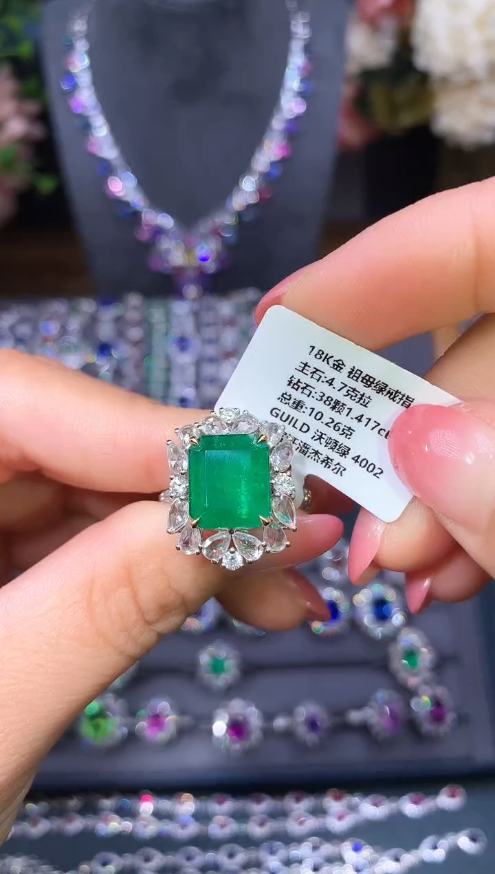 18K金镶嵌戒指祖母绿**戒指