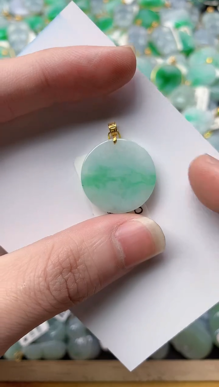 【闪购商品】翡翠颈饰18K金镶嵌38.........