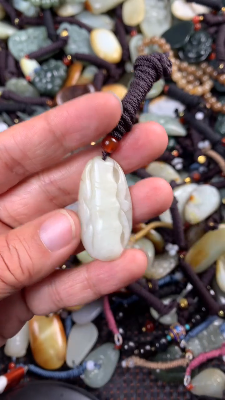 【闪购商品】和田玉颈饰未镶嵌多样性发货没有证书拍一发一有瑕