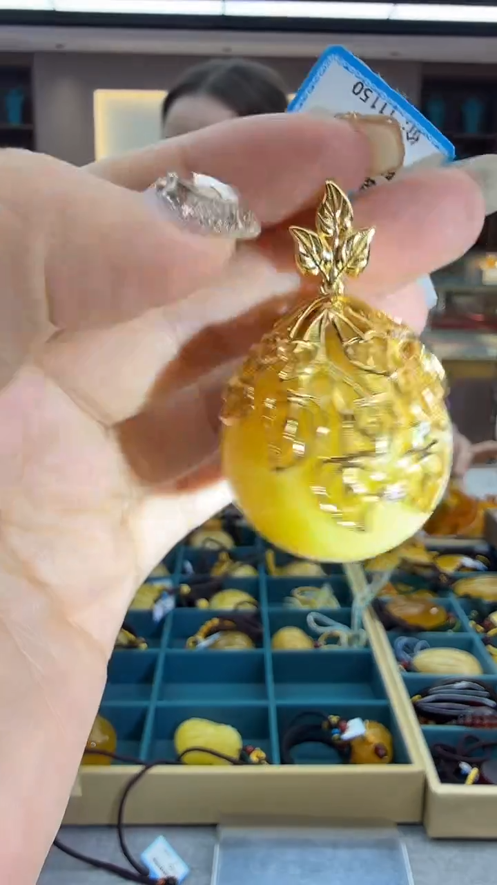 琥珀颈饰未镶嵌154秒拍号 假一罚三 