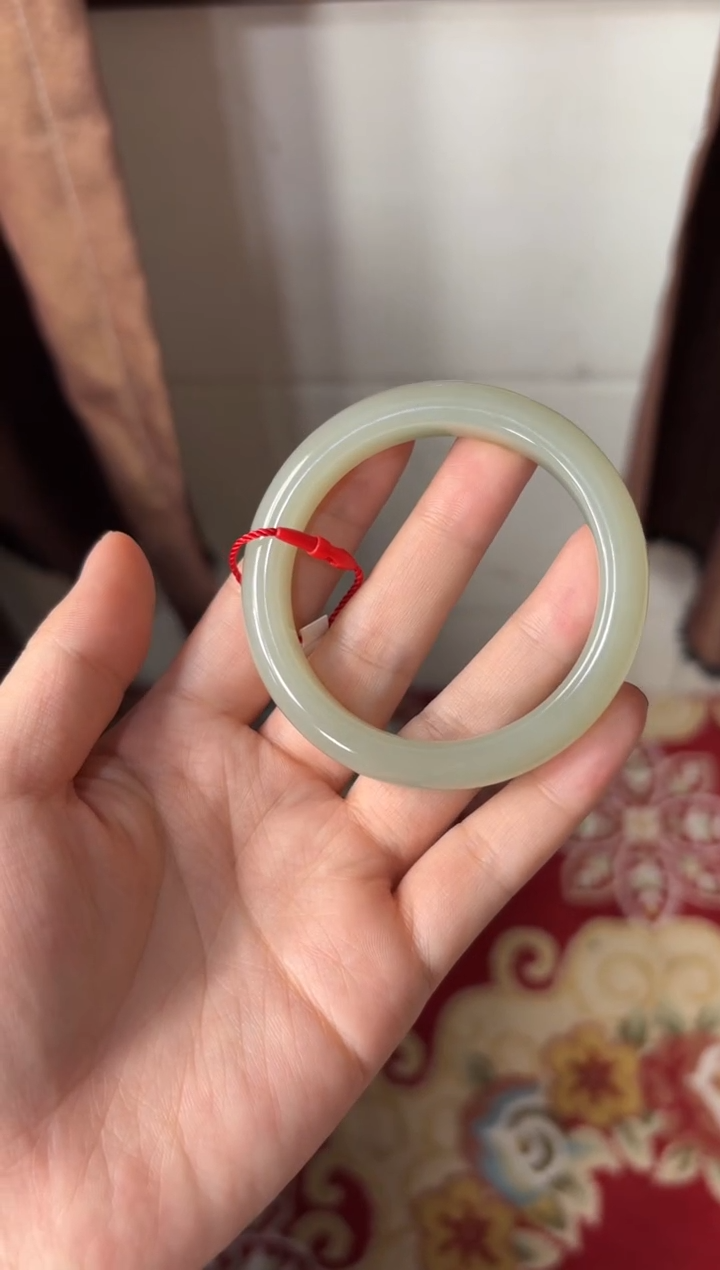 【闪购商品】和田玉手镯未镶嵌且末微色差近矿53+