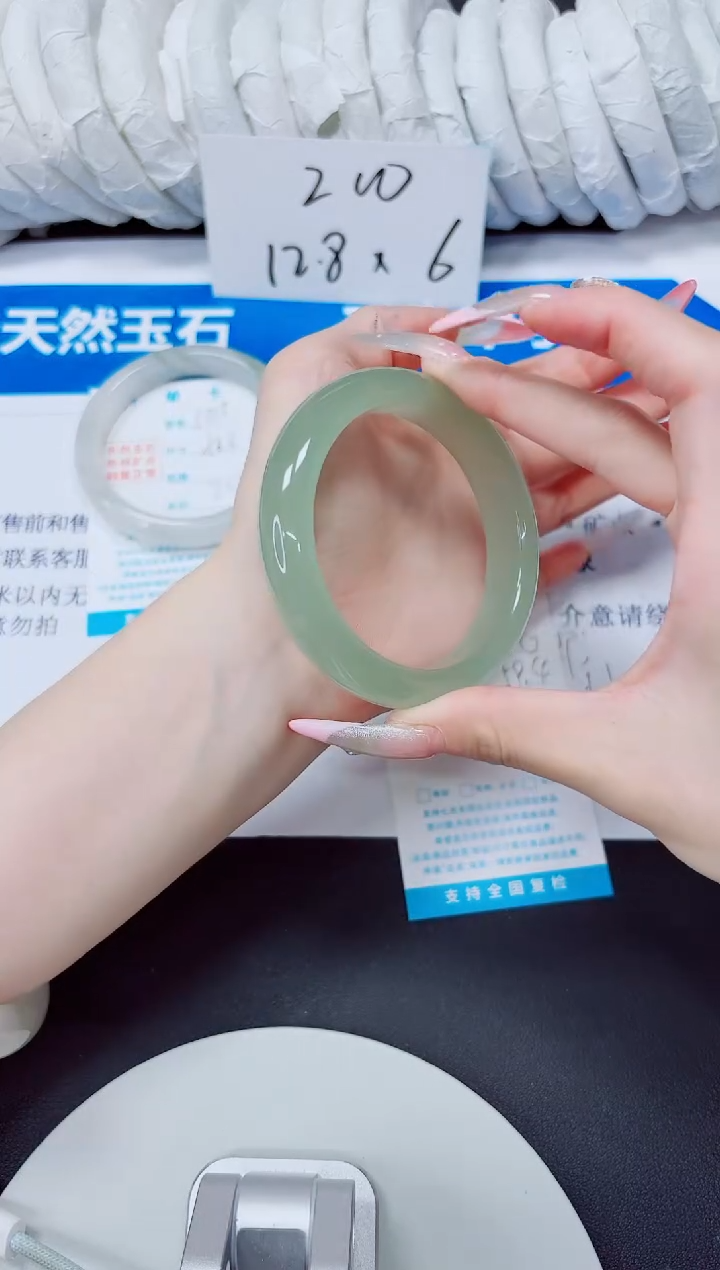 石英质玉手镯未镶嵌106/59.4