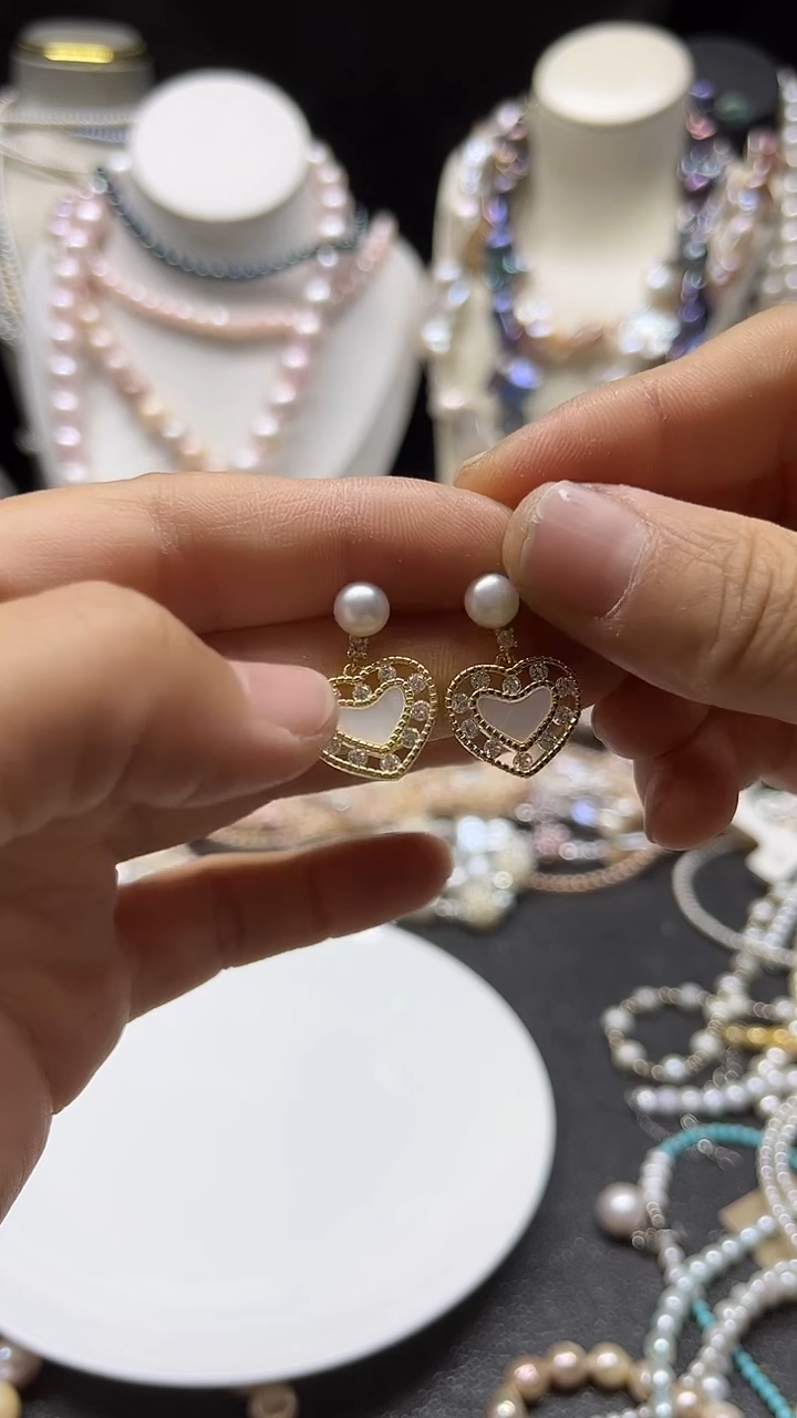 颈饰未镶嵌淡水珍珠多人