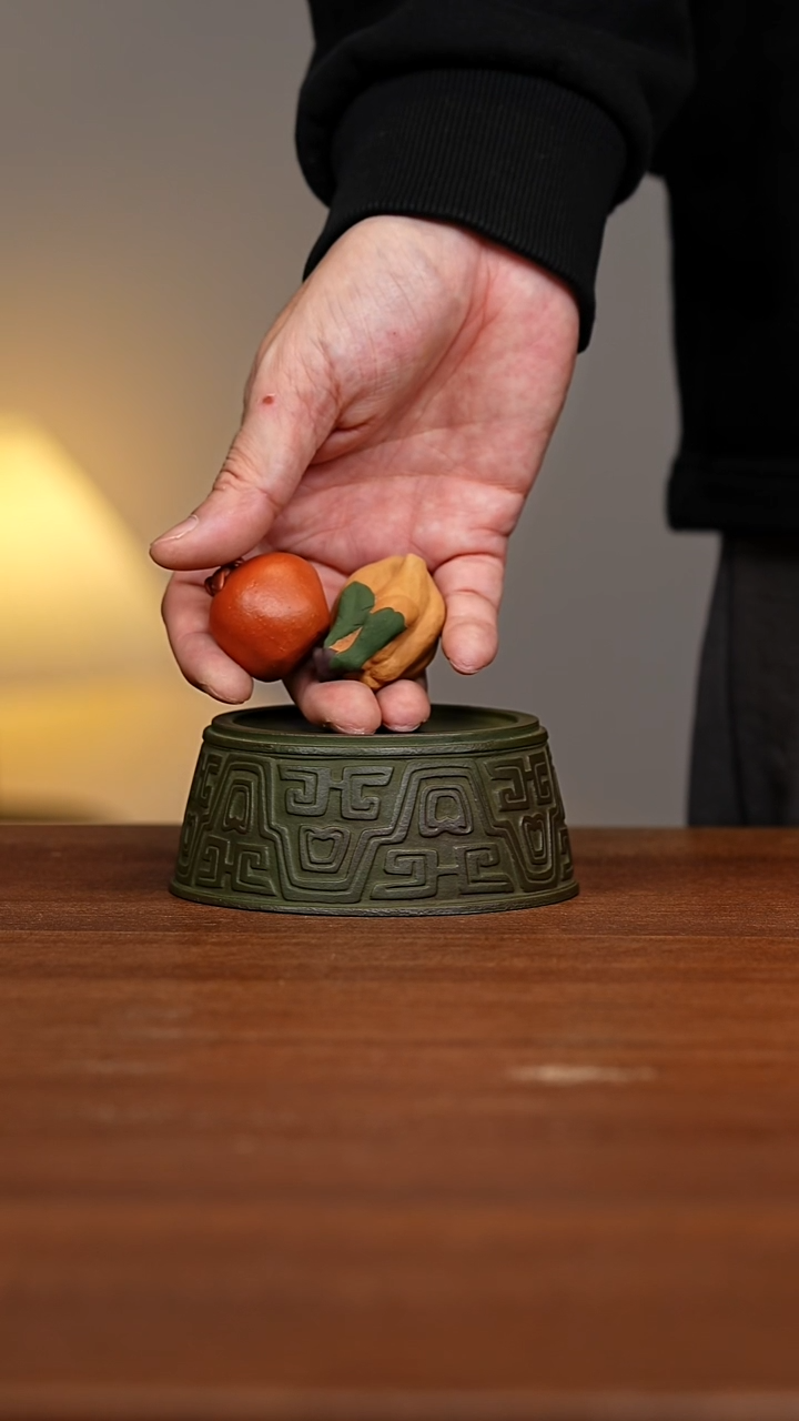 茶壶紫砂石榴佛手茶宠一对