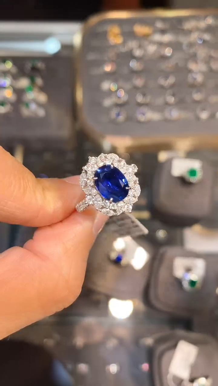 【闪购商品】蓝宝石戒指18K金镶嵌2.05ct/-皇家蓝-展会同步价