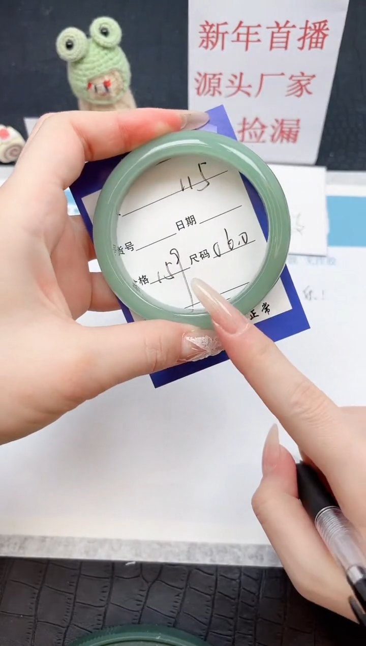 【闪购商品】石英质玉手镯未镶嵌115-56