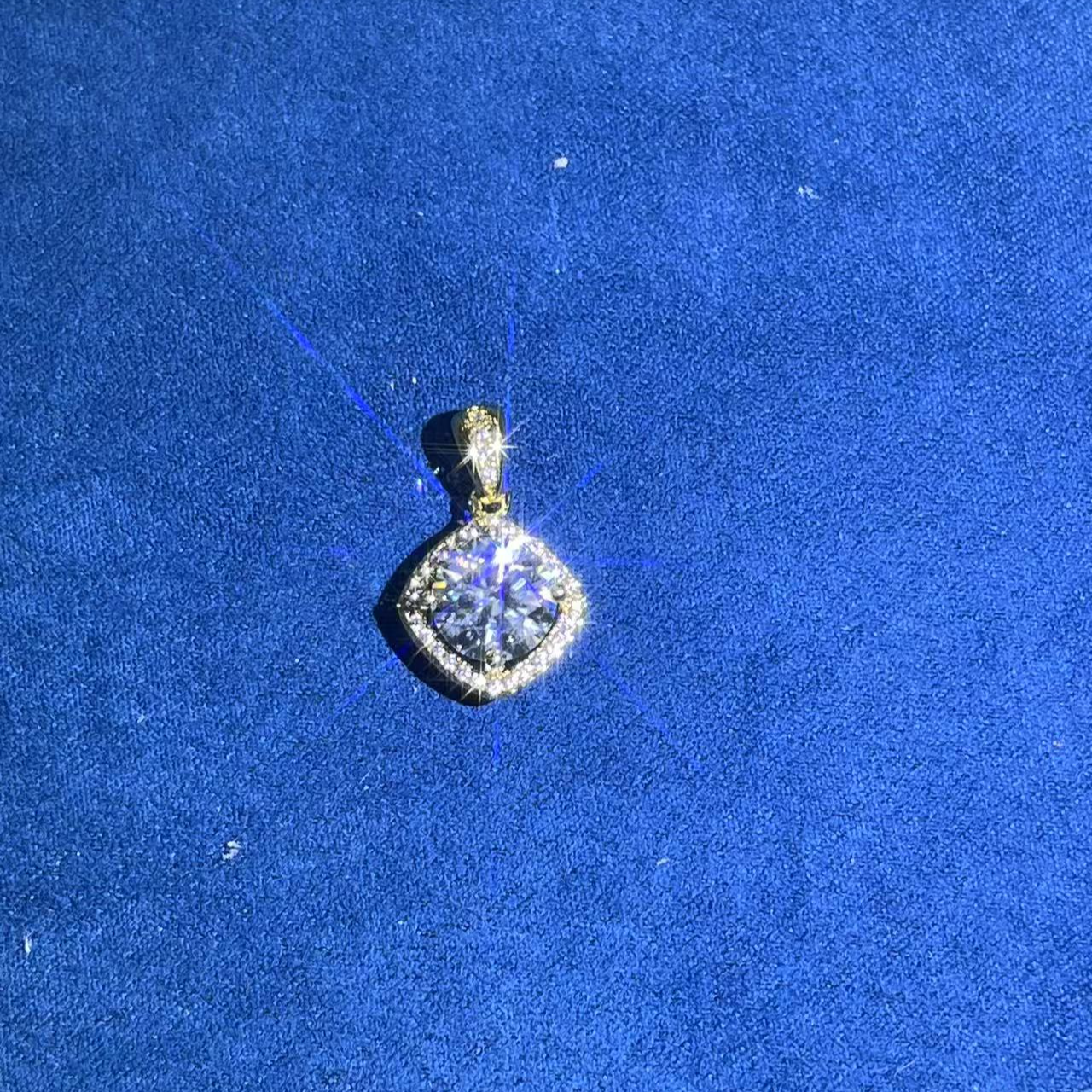 s10169黄托斜角方包吊坠多样性发货