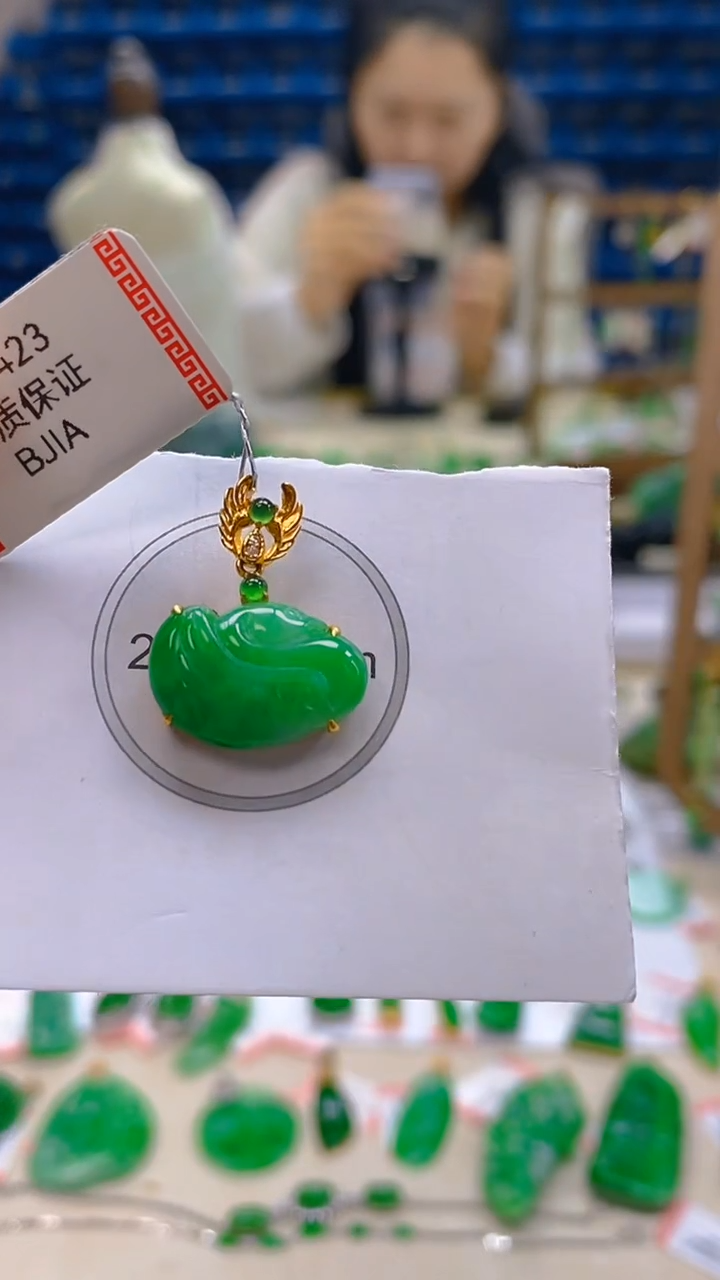 颈饰18K金镶嵌翡翠新号开播 全场乱卖