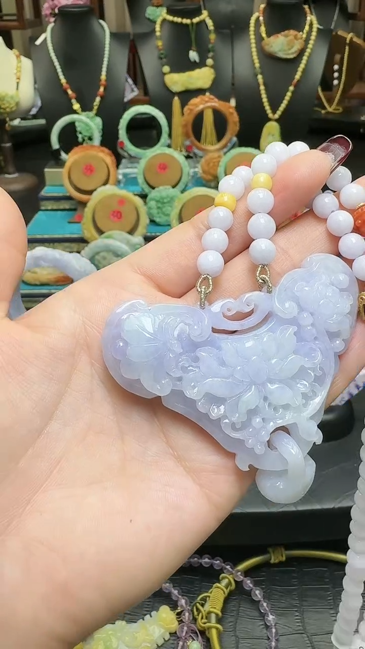 【闪购商品】翡翠颈饰未镶嵌蝶恋花