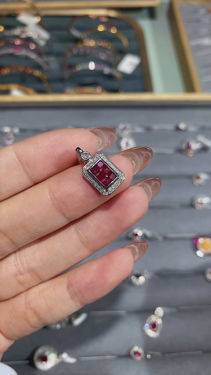 【闪购商品】红宝石颈饰18K金镶嵌吊坠