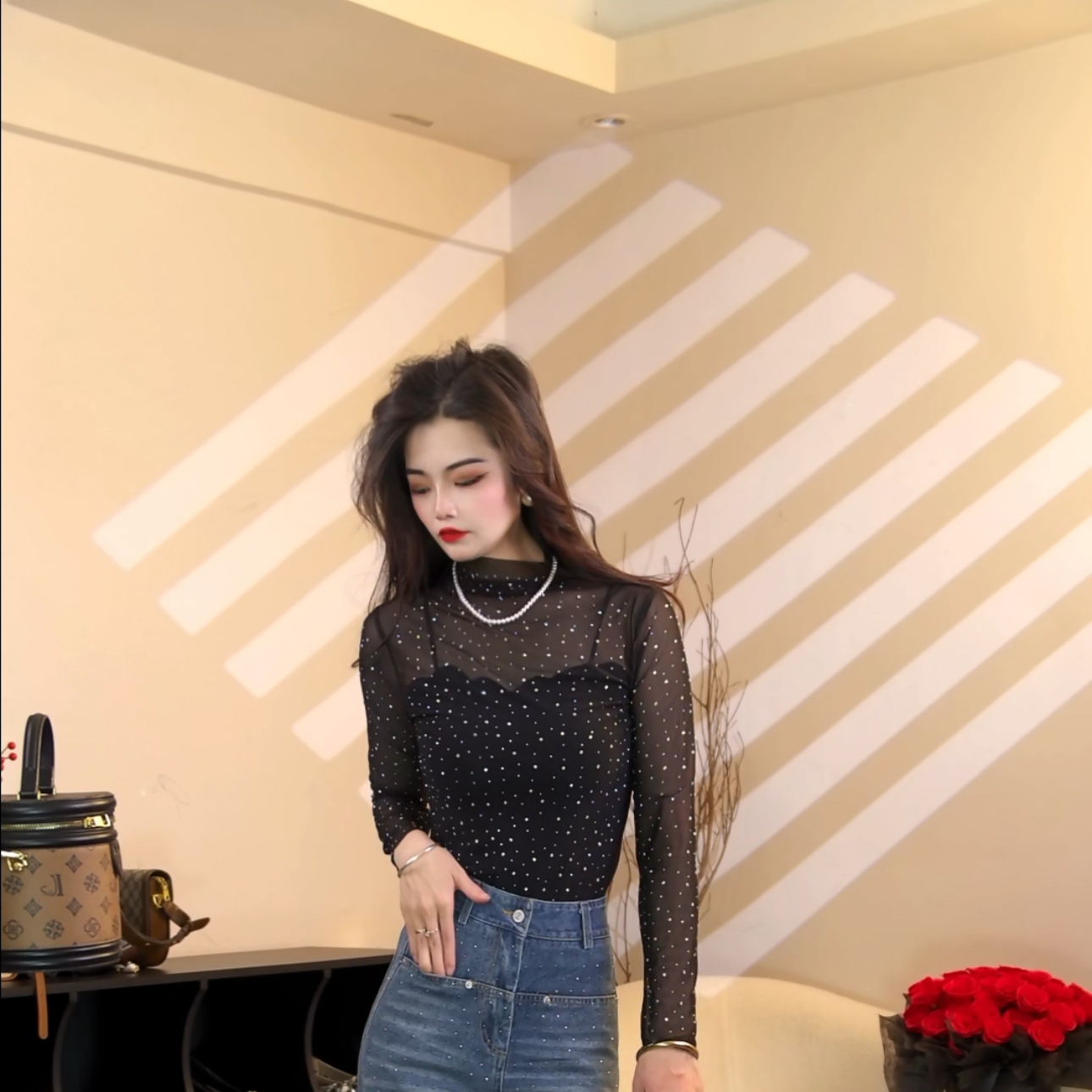 [欣欣]2025纯欲风春新款黑色薄纱重工烫钻透视紧身收腰显瘦打底衫