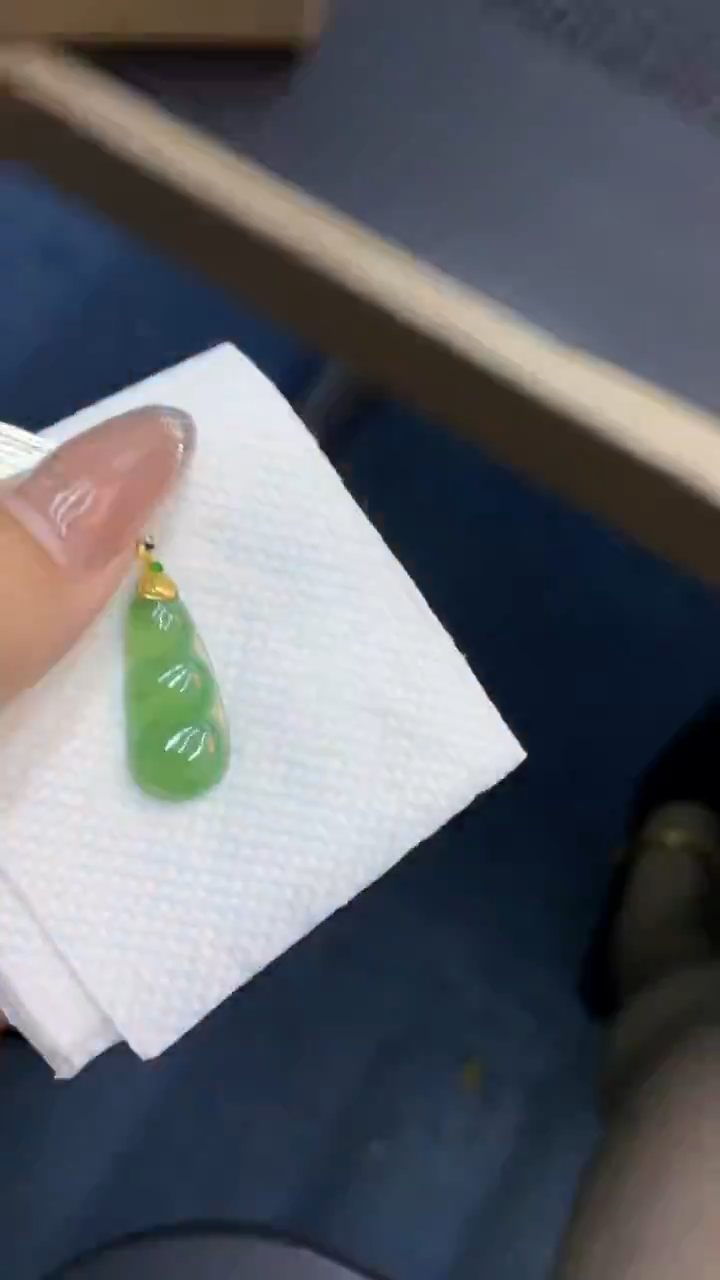 颈饰18K金镶嵌翡翠1