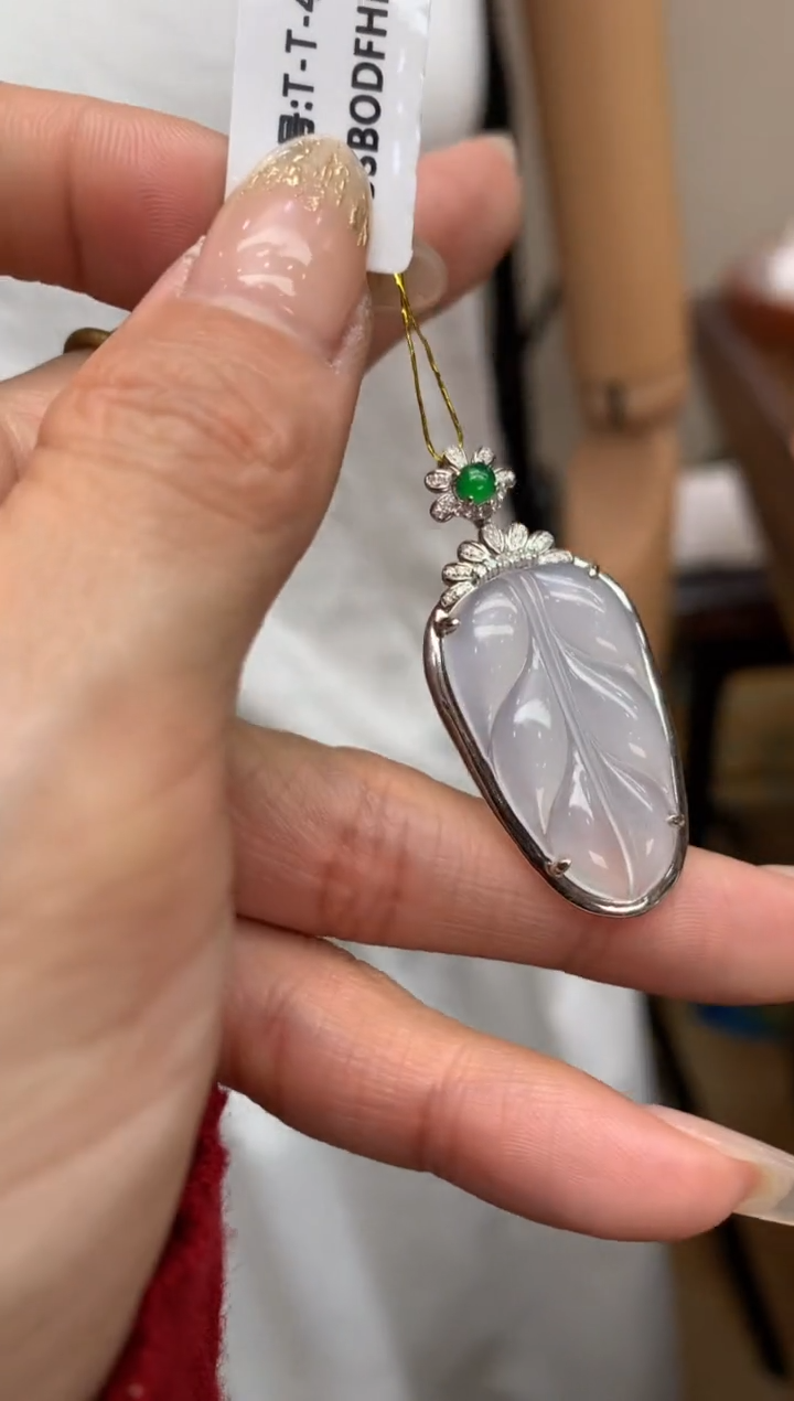 【闪购商品】翡翠颈饰18K金镶嵌叶子