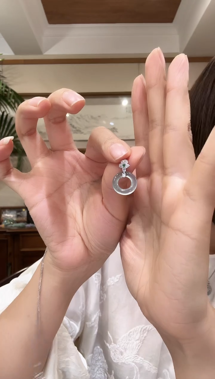 翡翠未镶嵌颈饰国风