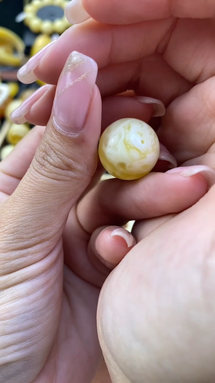 未镶嵌琥珀裸石葵. 23