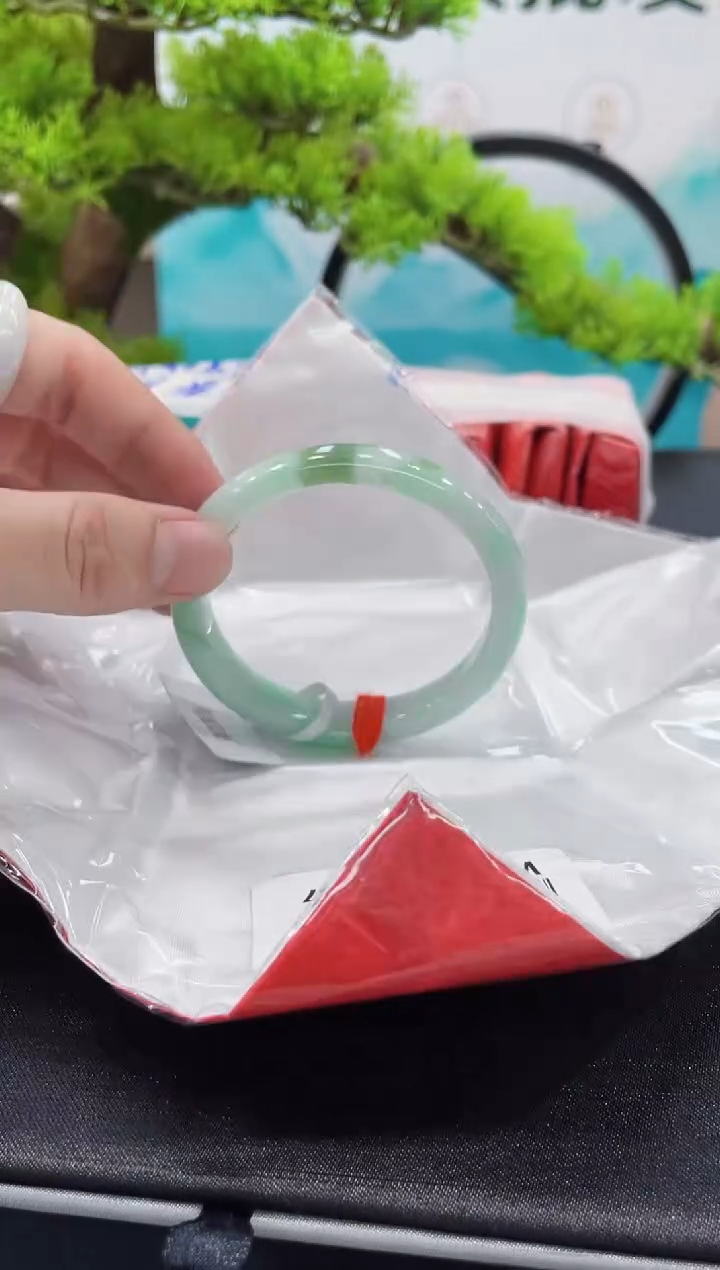 【闪购商品】翡翠手镯（贵妃镯）未镶嵌手镯