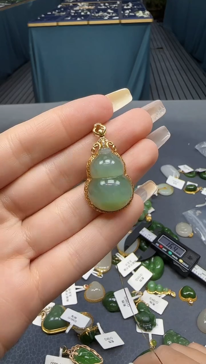 【闪购商品】和田玉挂件18K金镶嵌1