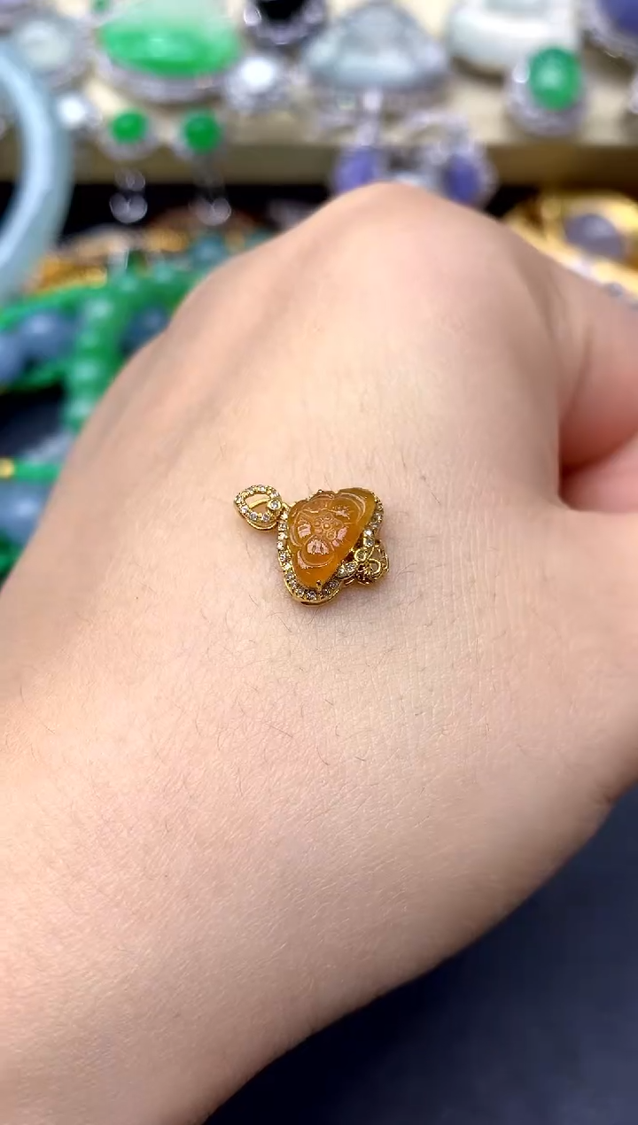 颈饰18K金镶嵌翡翠128 -中国好珍宝