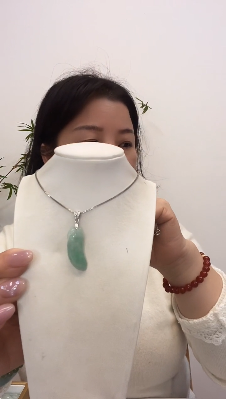 【闪购商品】翡翠吊坠(赠链)未镶嵌小福瓜