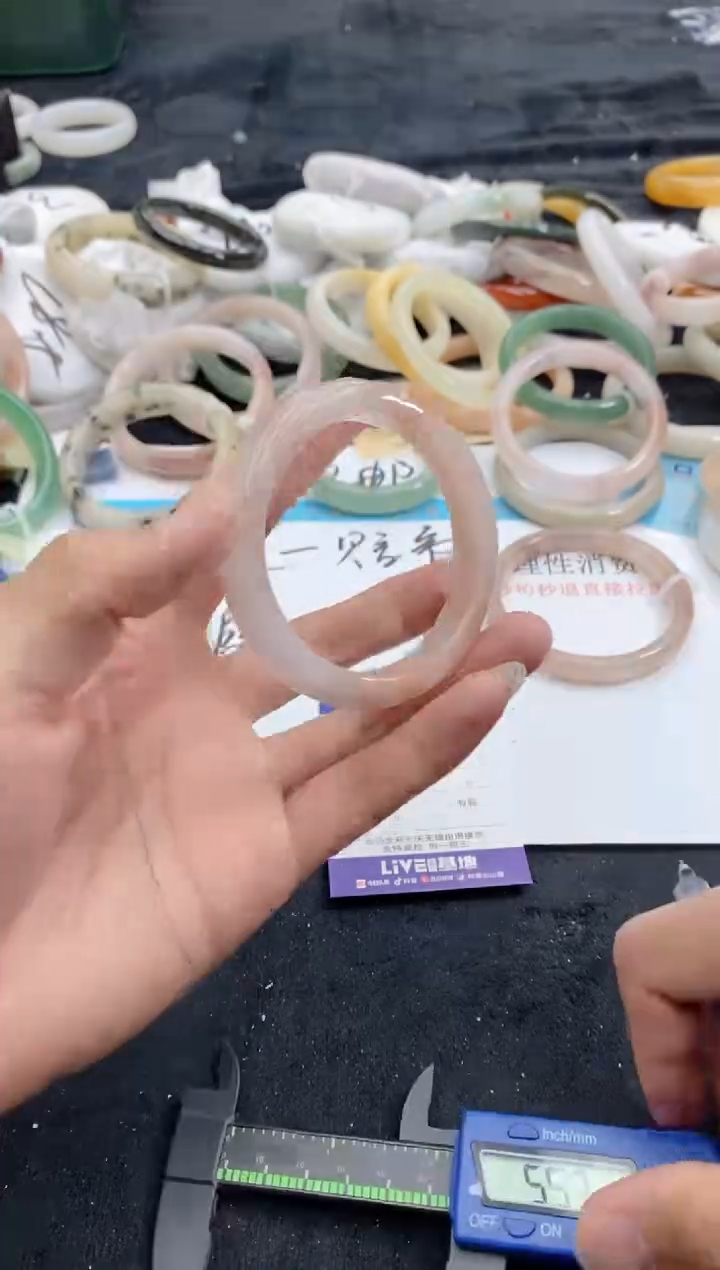 【闪购商品】石英质玉手镯未镶嵌77