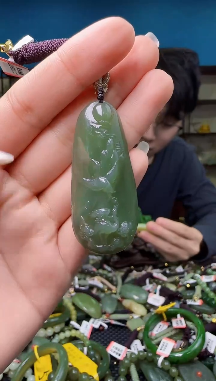 颈饰未镶嵌和田玉1