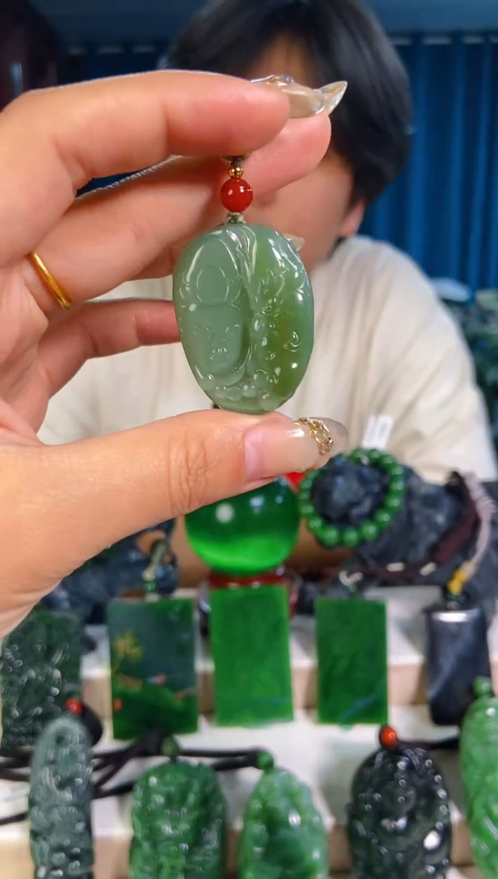 和田玉未镶嵌颈饰1